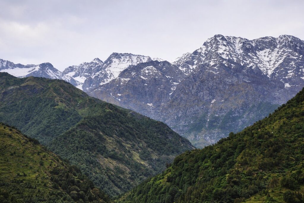Snow-covered Dhauladhar mountain range above Dharamshala, gateway to popular treks in Dharamshala